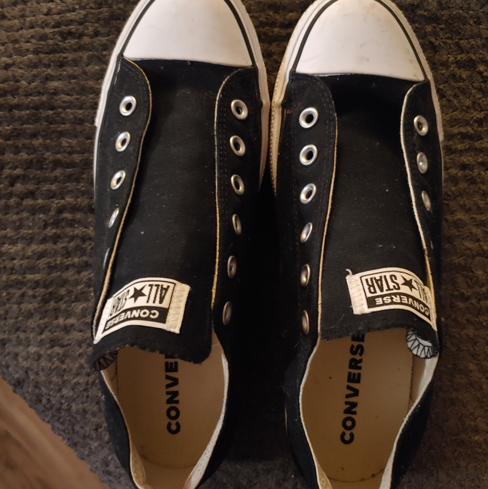 Black Converse Platform low top shoes. Size 11. They do not have shoe laces.